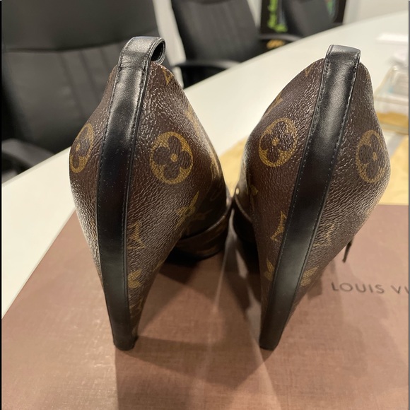 Brand New Louis Vuitton Shoes Work once inside of carpet governor ball - Picture 2 of 13